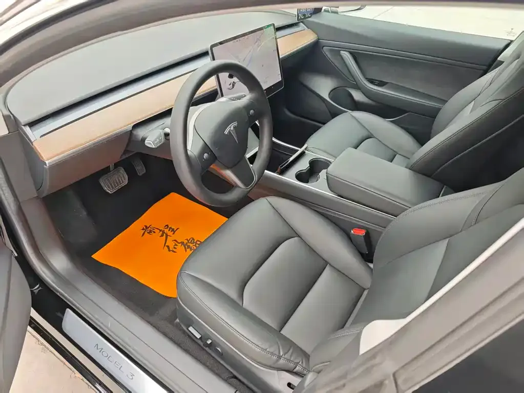 Tesla Model 3 — фото 2