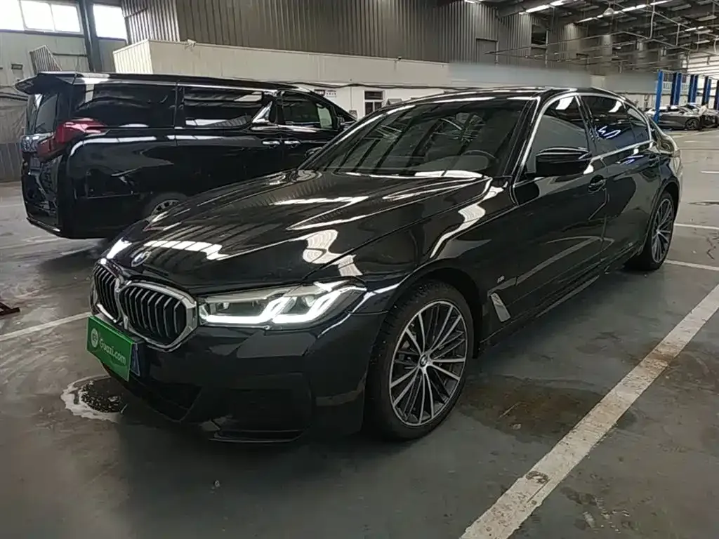 BMW 5 Series — фото 1