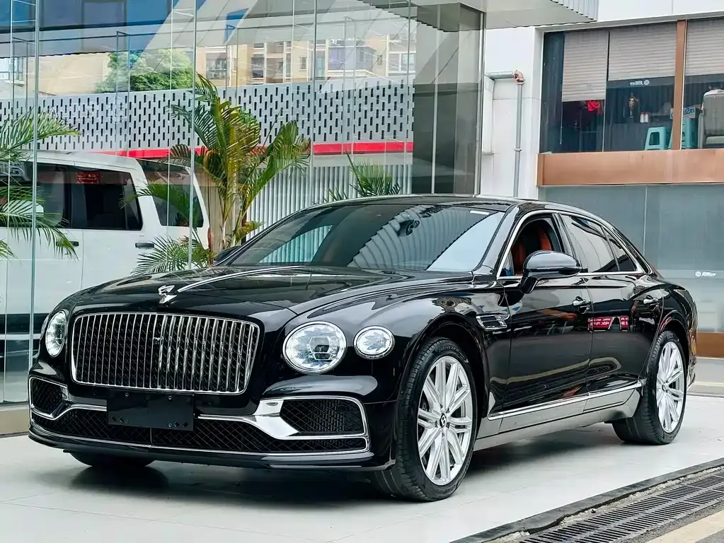 Bentley Flying Spur — фото 1