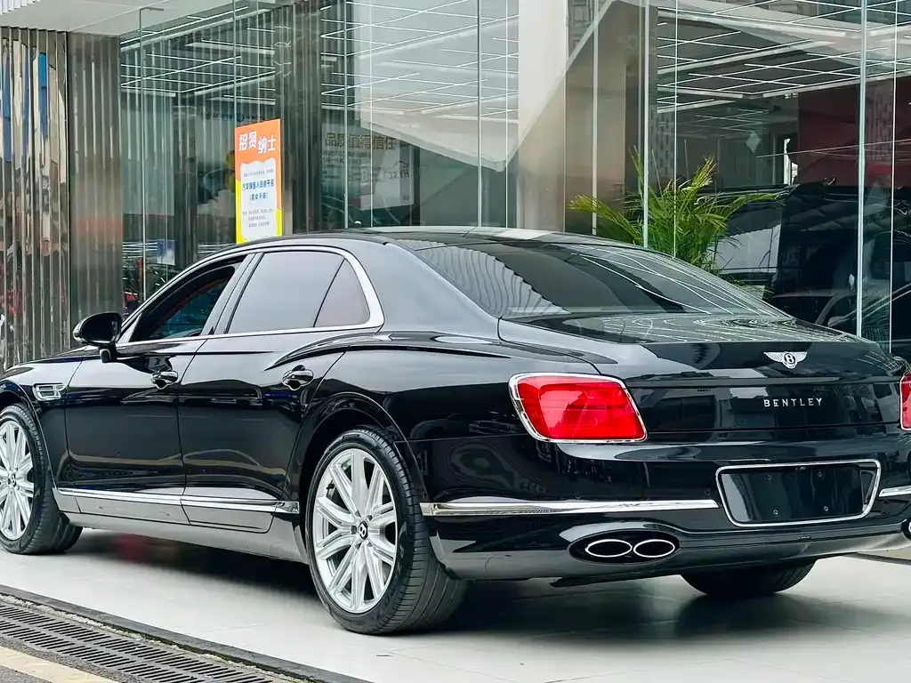 Bentley Flying Spur — фото 9