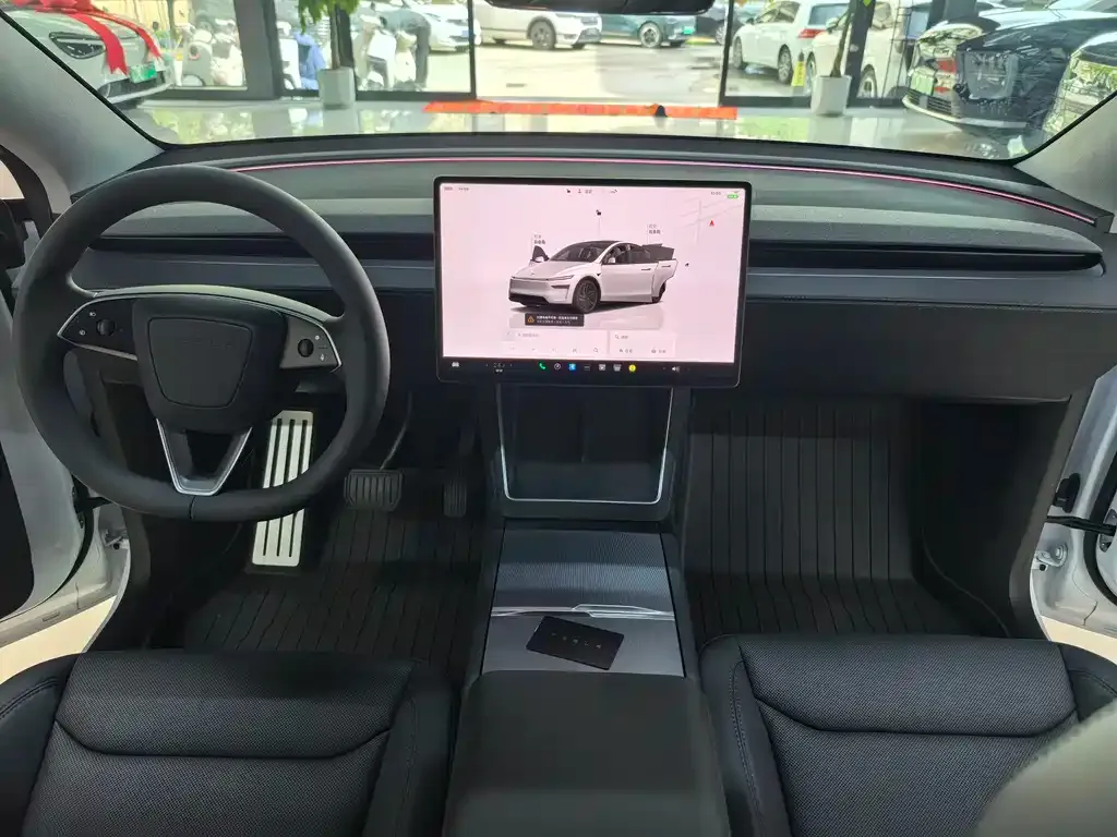 Tesla Model Y — фото 8