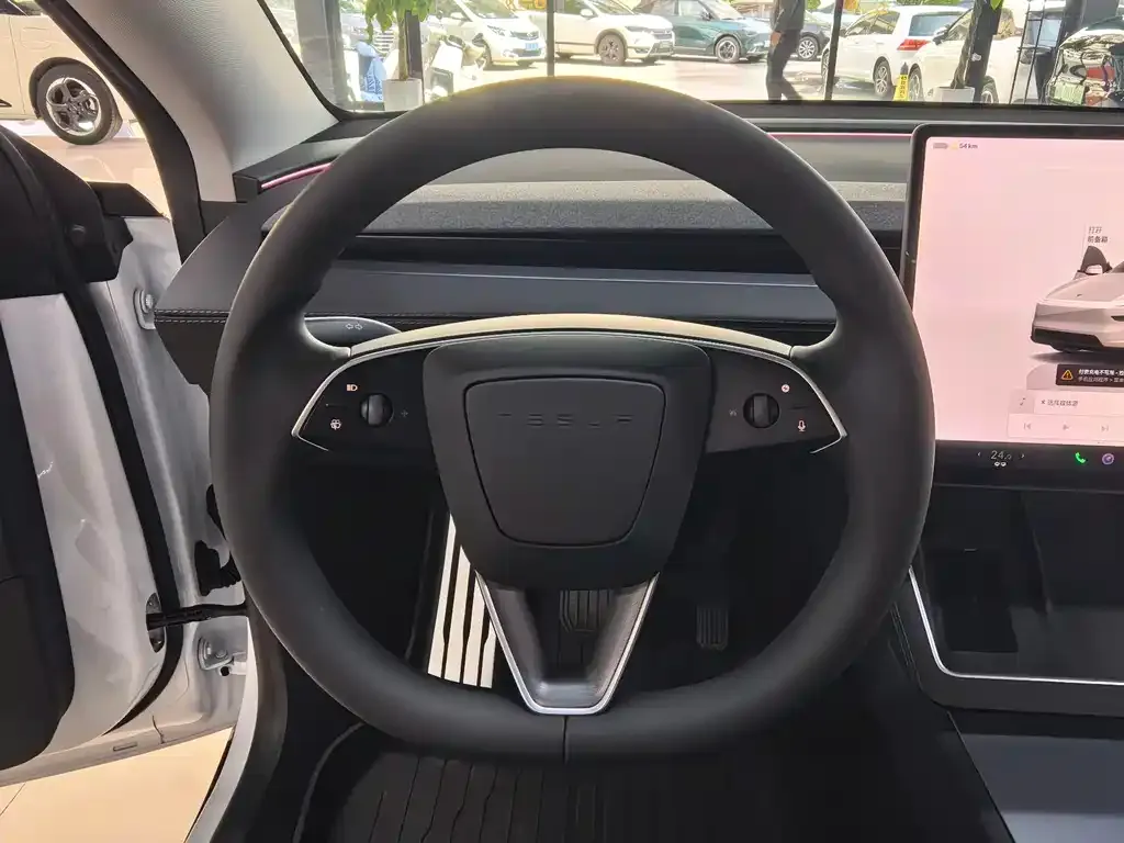 Tesla Model Y — фото 4