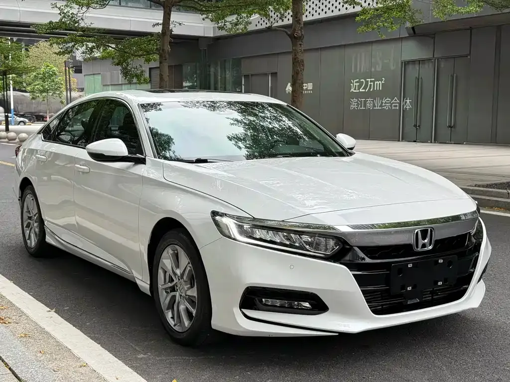 Honda Accord — фото 1