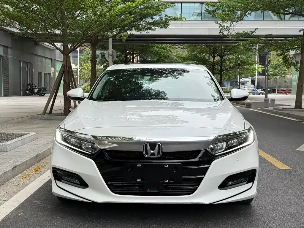 Honda Accord — фото 7
