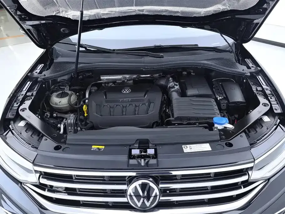 Volkswagen Tiguan L — фото 9