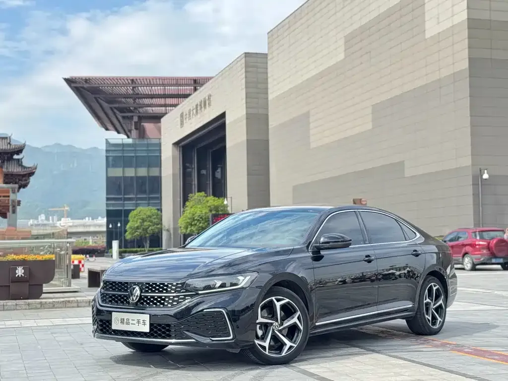 Volkswagen Passat — фото 1