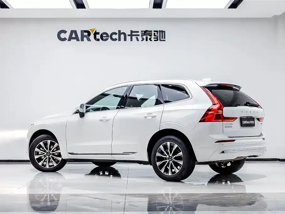 Volvo XC60 — фото 8