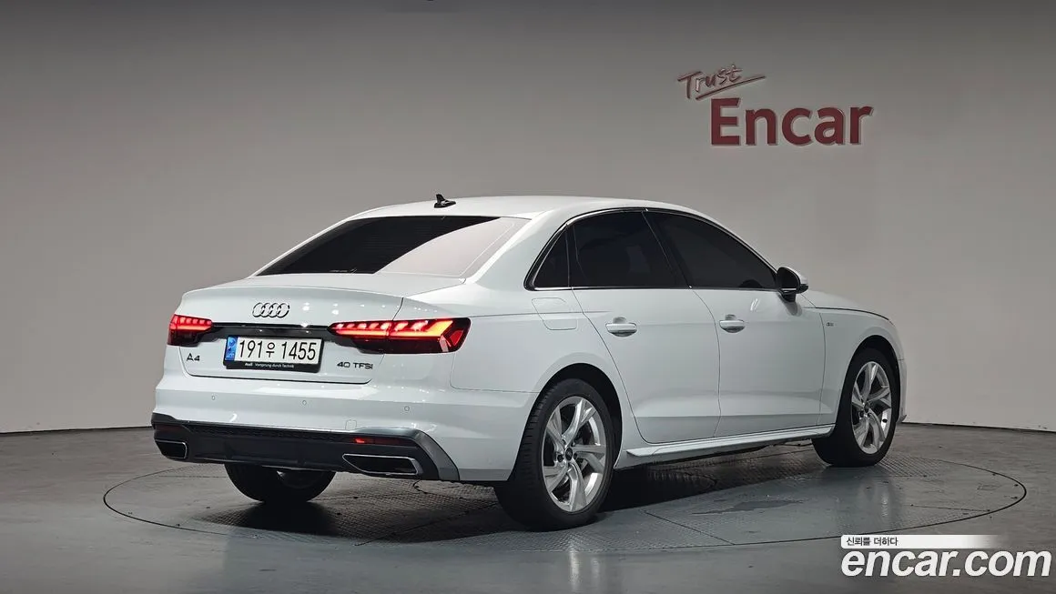 Audi A4 — фото 2