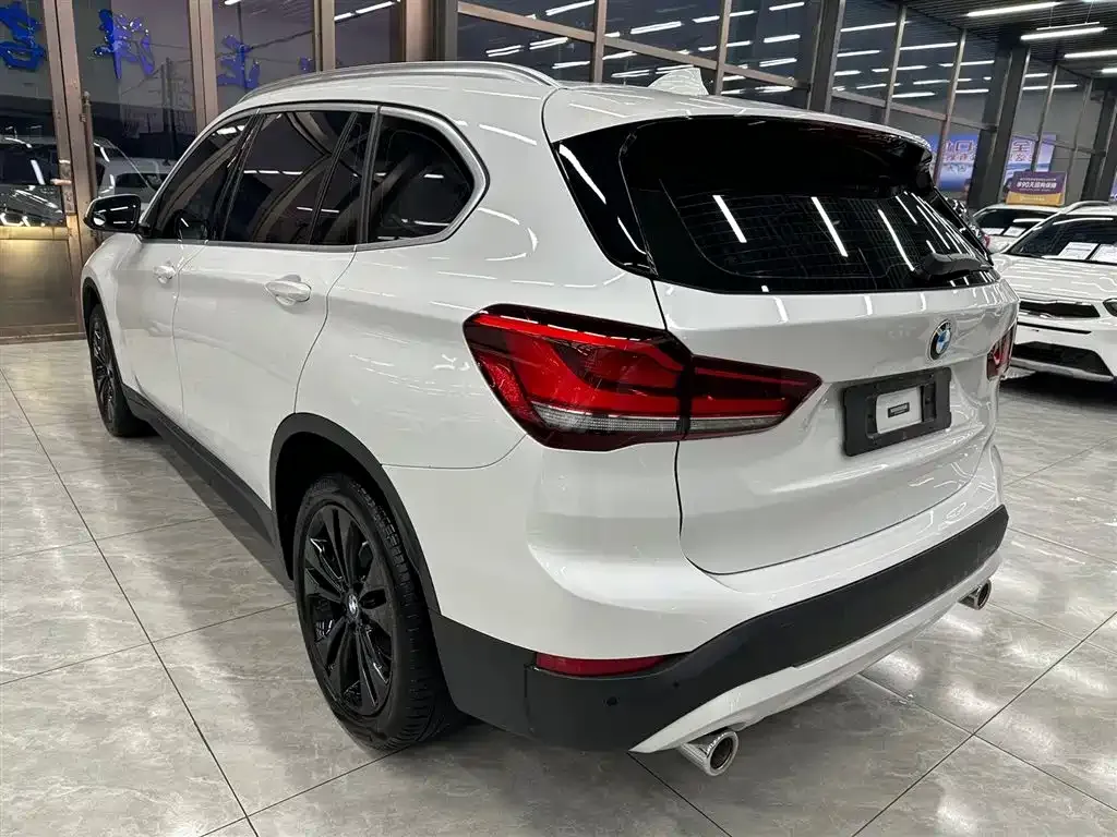 BMW X1 — фото 5