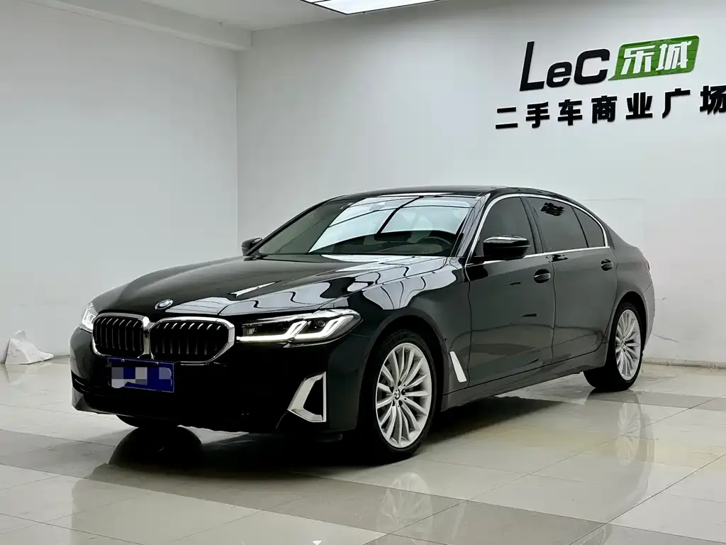 BMW 5 Series — фото 1