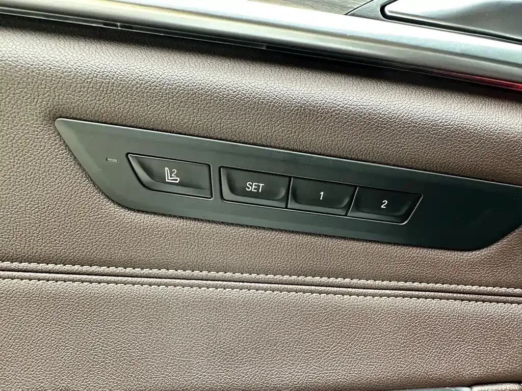 BMW 5 Series — фото 10