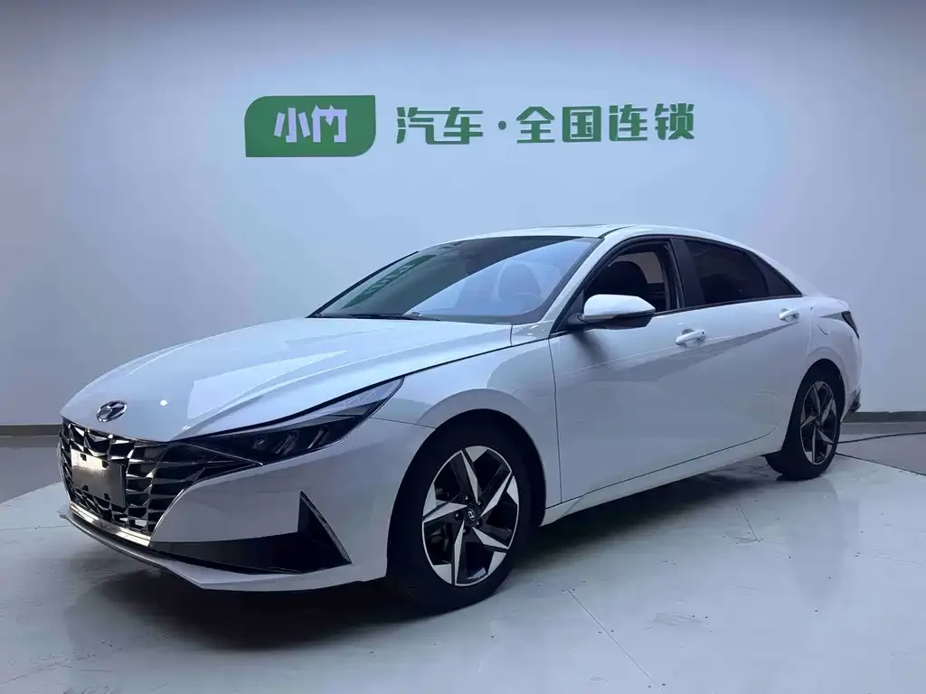 Hyundai Elantra — фото 1