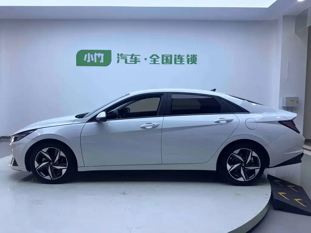 Hyundai Elantra — фото 3