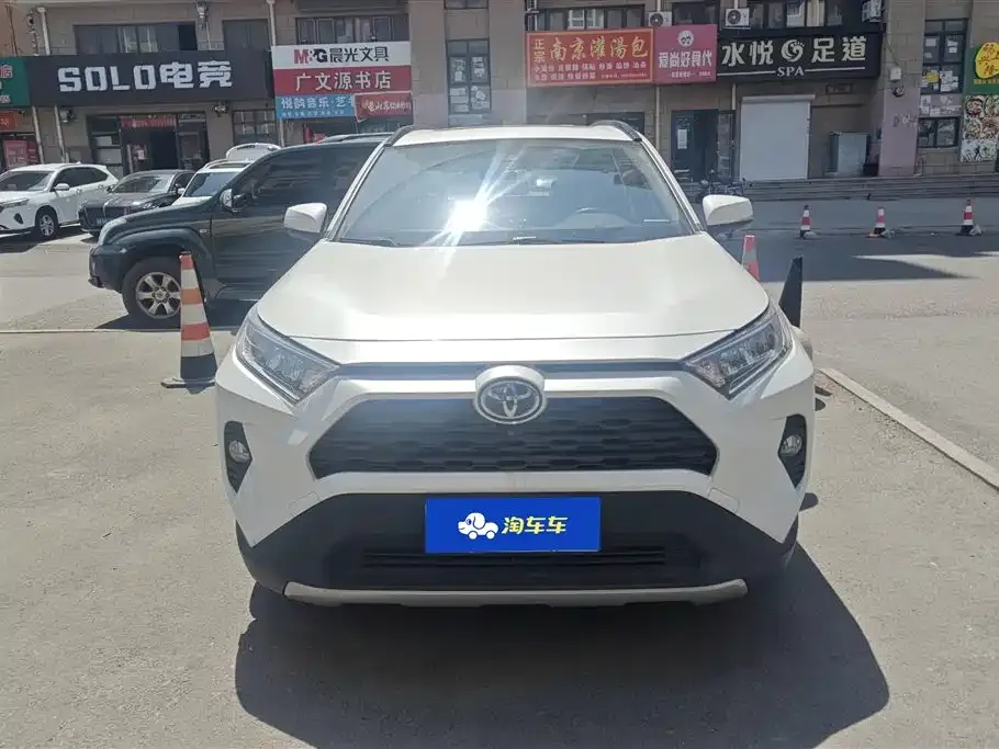 Toyota RAV4 — фото 4