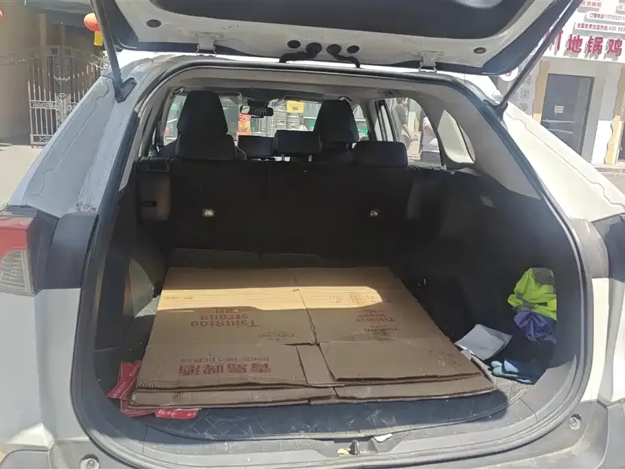 Toyota RAV4 — фото 5