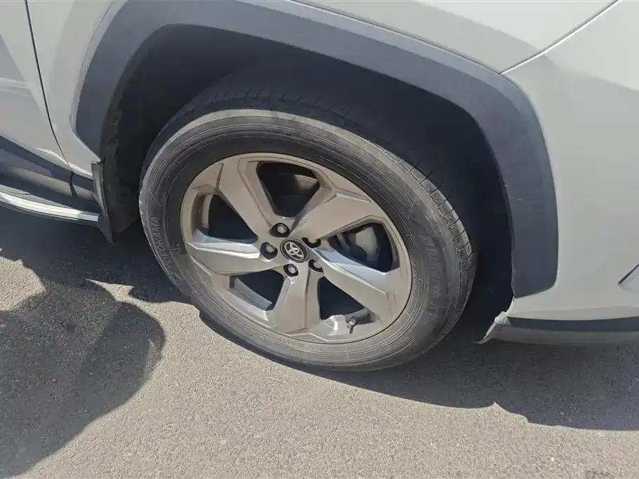 Toyota RAV4 — фото 10