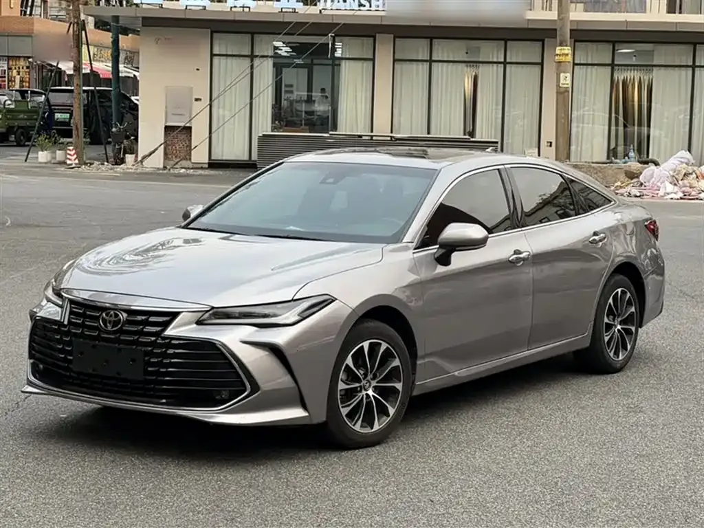 Toyota Avalon — фото 1