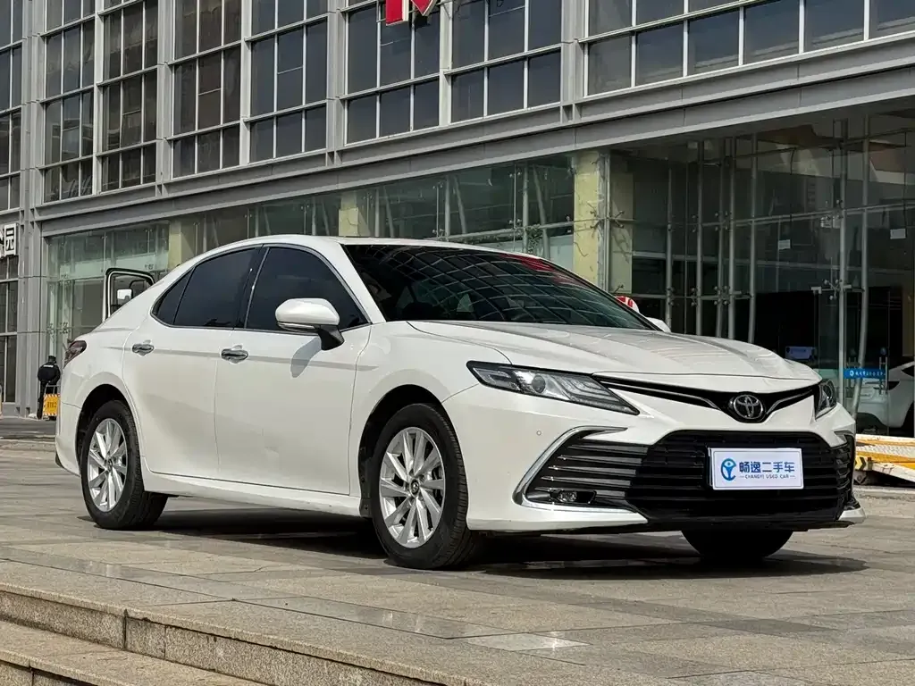 Toyota Camry — фото 8