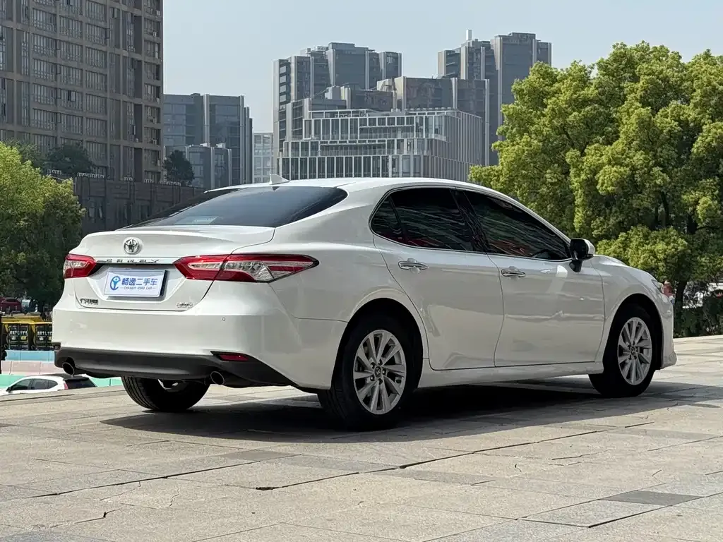 Toyota Camry — фото 9