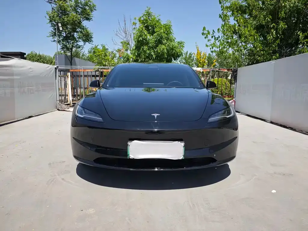 Tesla Model 3 — фото 3