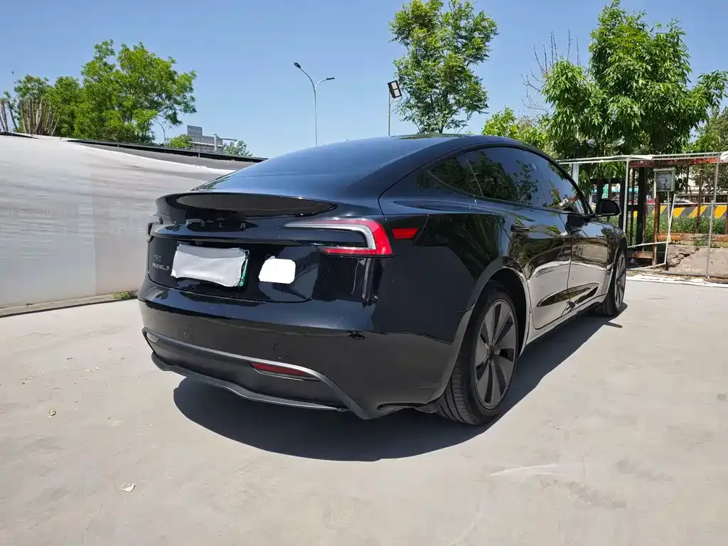 Tesla Model 3 — фото 6