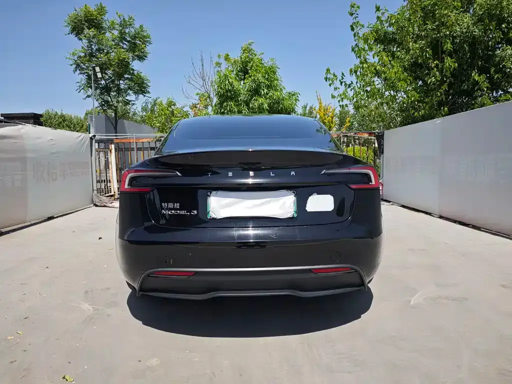 Tesla Model 3 — фото 4