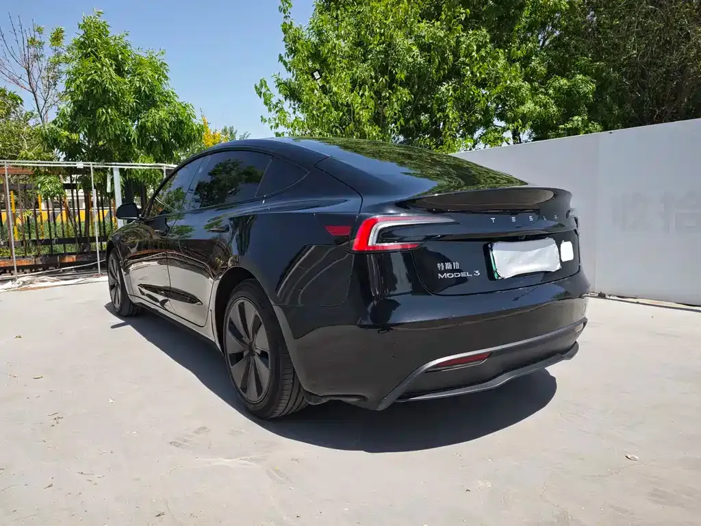 Tesla Model 3 — фото 10