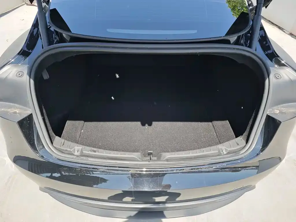 Tesla Model 3 — фото 2