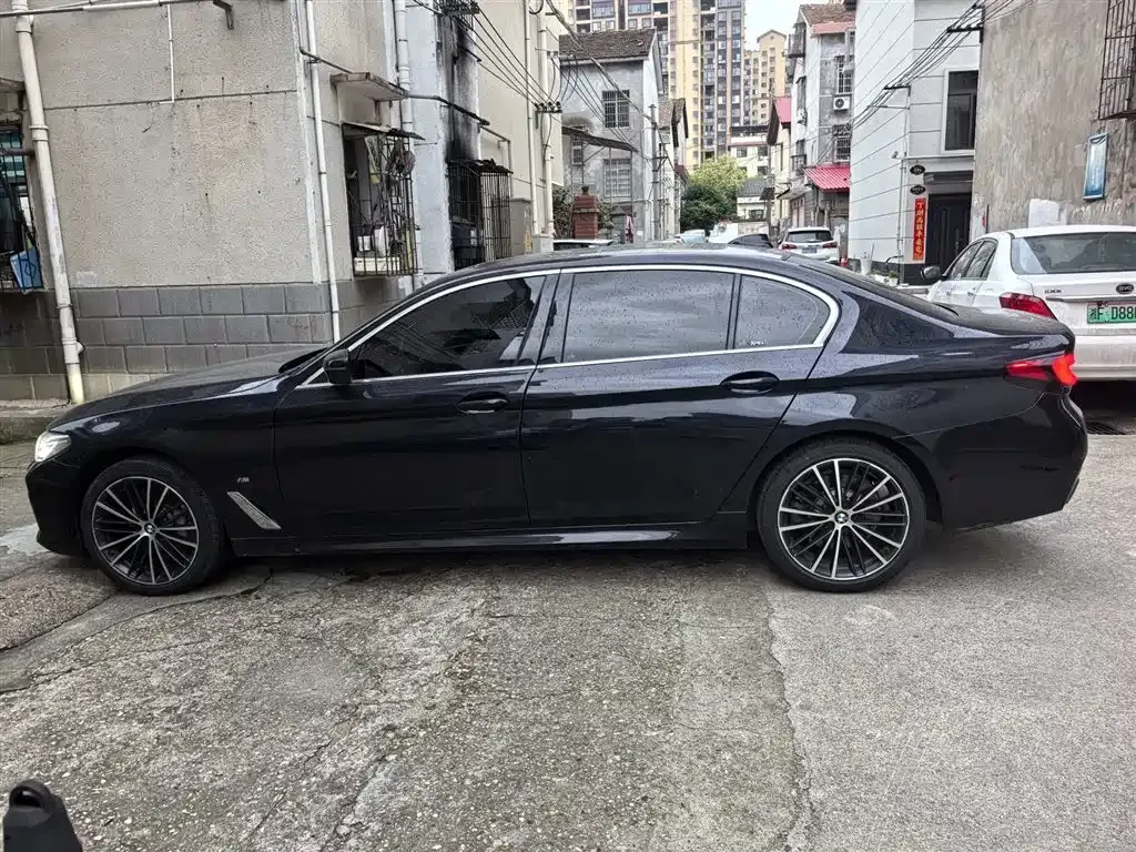 BMW 5 Series — фото 5
