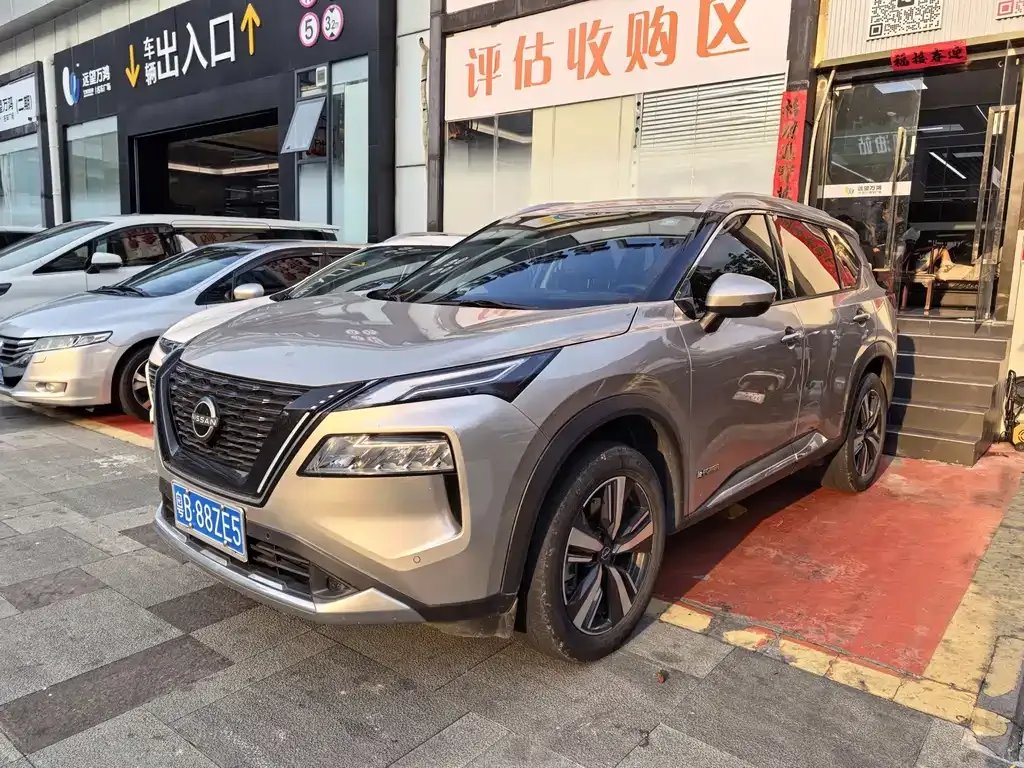 Nissan X-Trail — фото 1