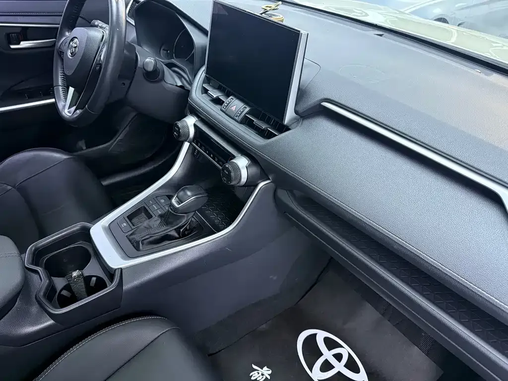 Toyota Wildlander — фото 10