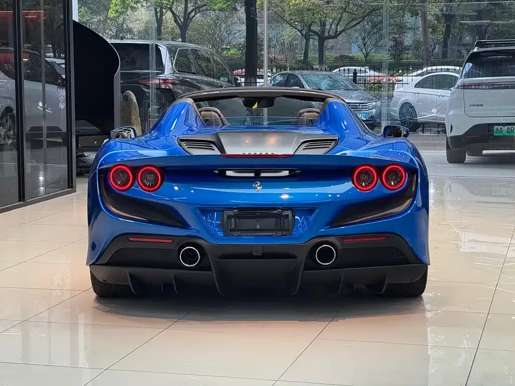Ferrari F8 — фото 9