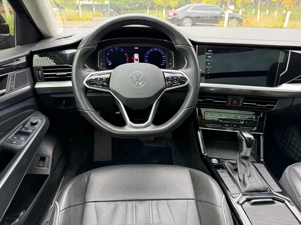 Volkswagen Passat — фото 8