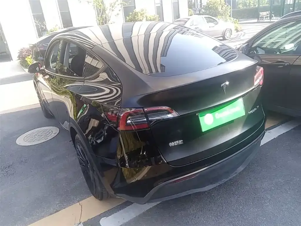 Tesla Model Y — фото 7