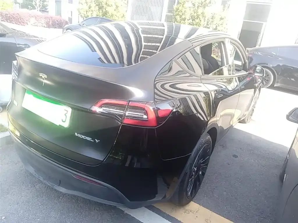 Tesla Model Y — фото 8