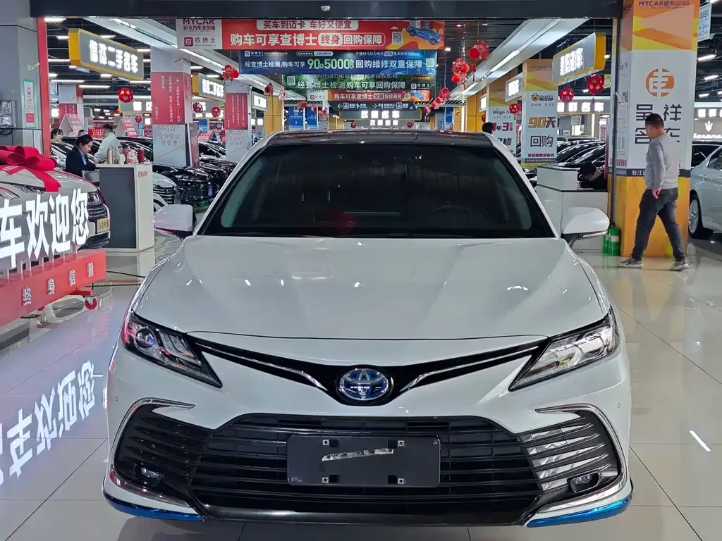 Toyota Camry — фото 4
