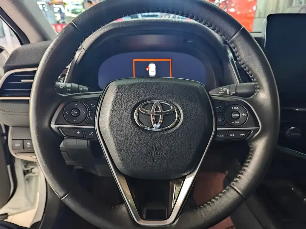 Toyota Camry — фото 9