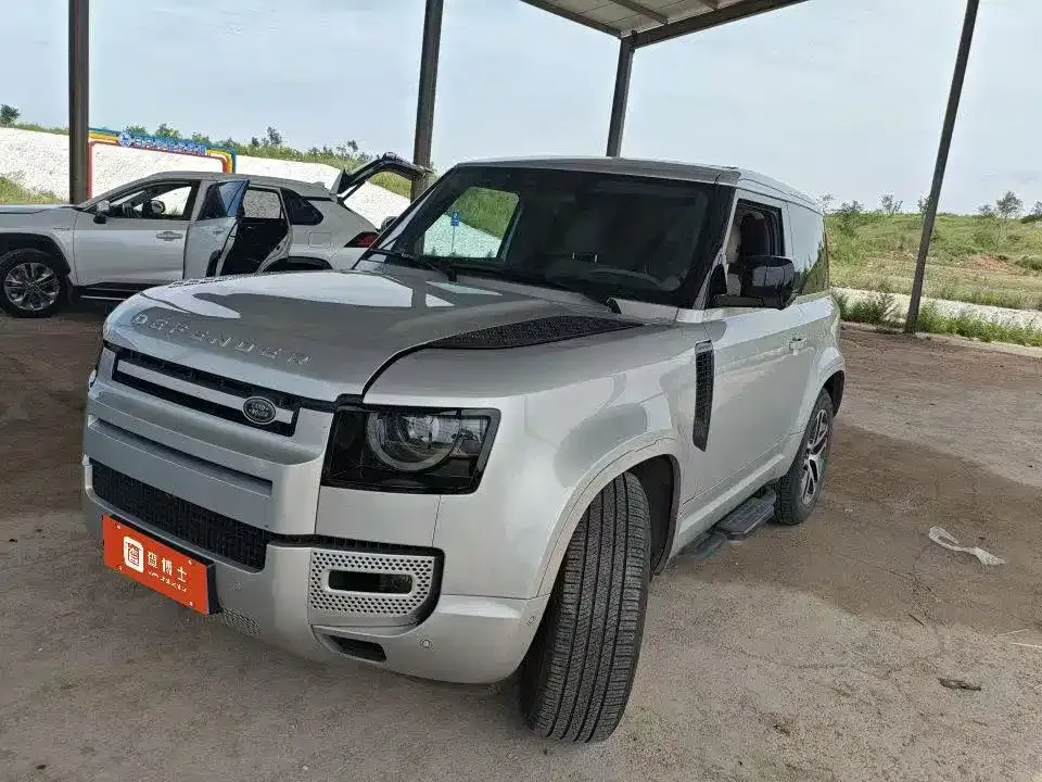 Land Rover Defender — фото 1