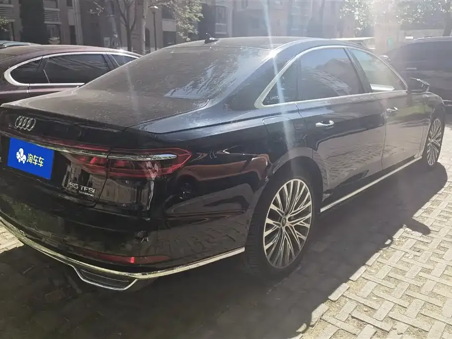 Audi A8 — фото 6