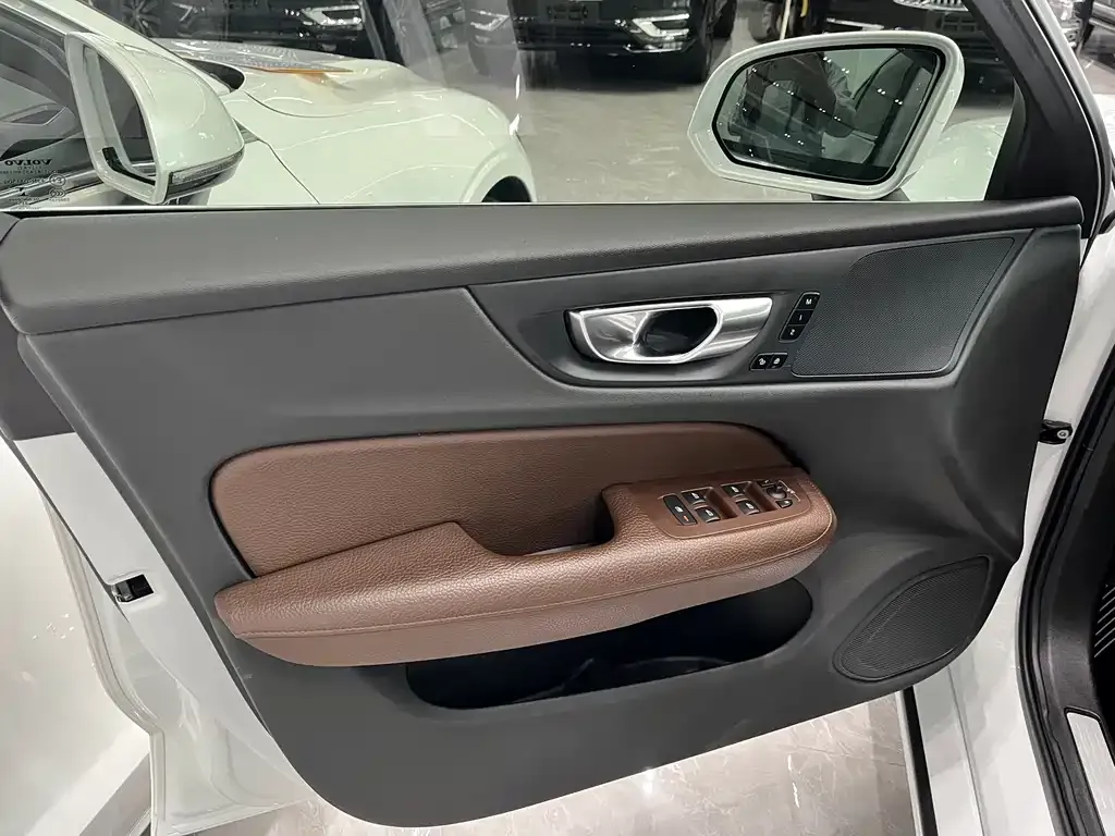 Volvo S60 — фото 10
