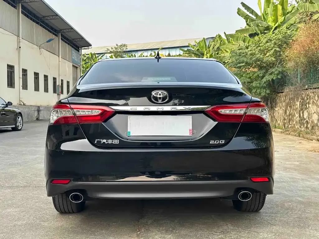Toyota Camry — фото 2