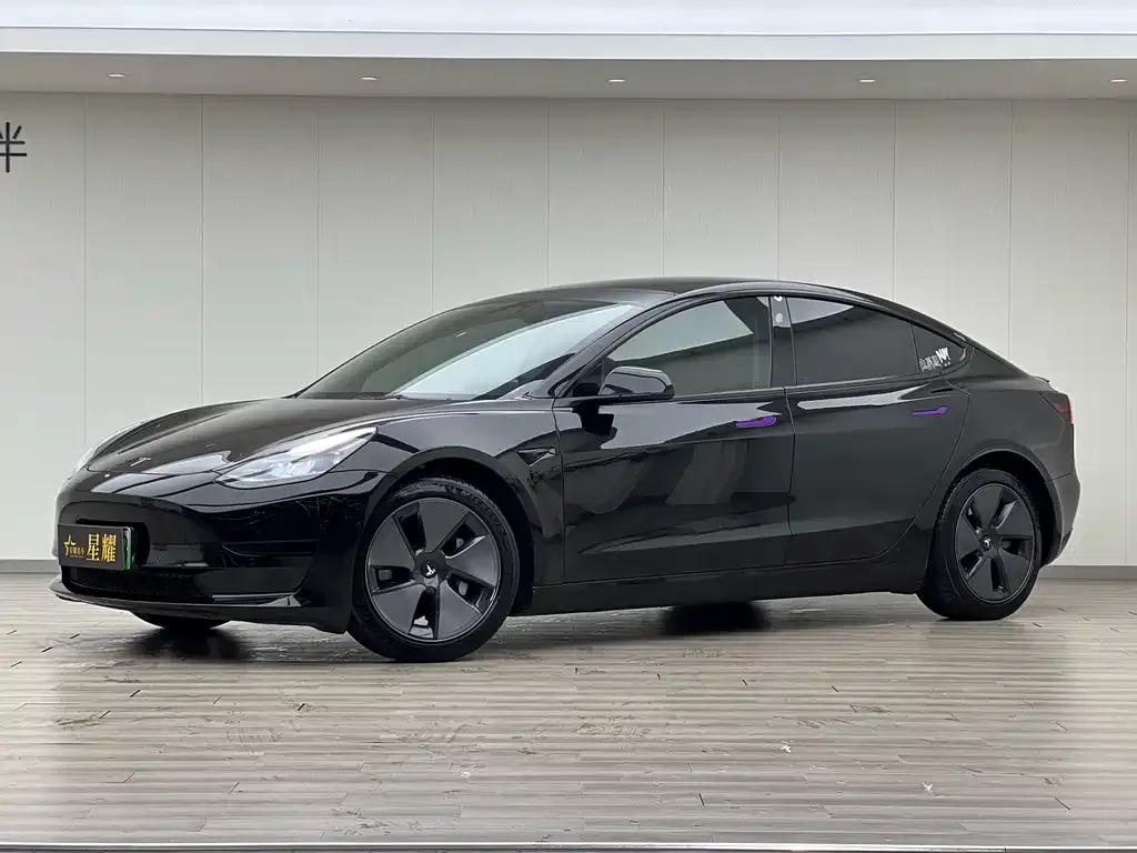 Tesla Model 3 — фото 1