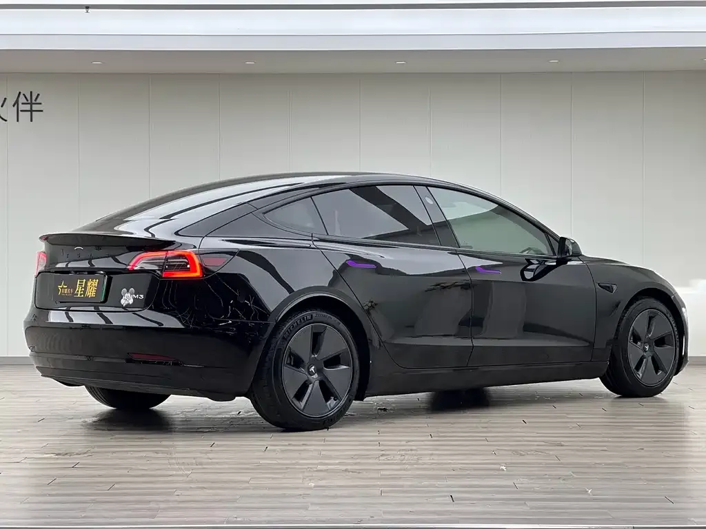 Tesla Model 3 — фото 4