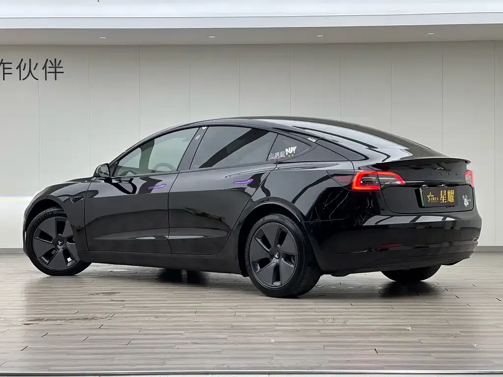 Tesla Model 3 — фото 8