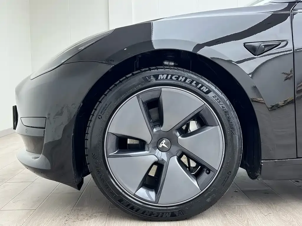 Tesla Model 3 — фото 6