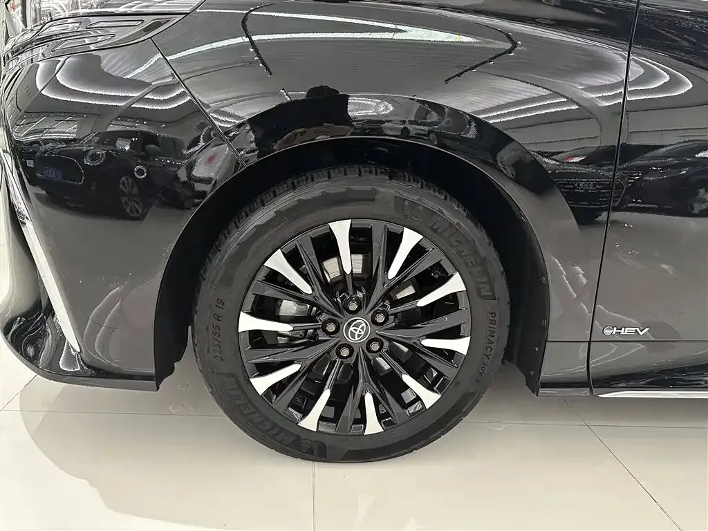 Toyota Alphard — фото 4