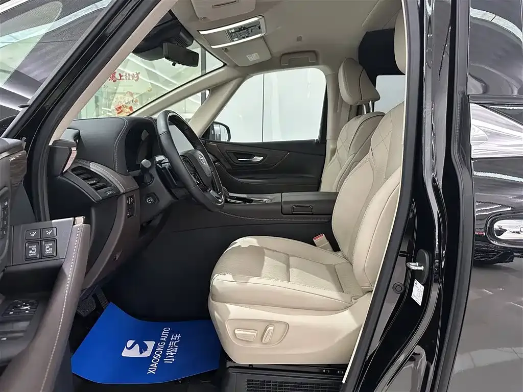 Toyota Alphard — фото 10