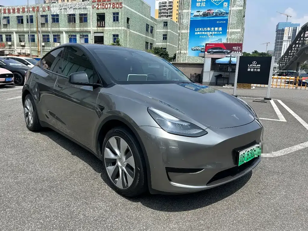 Tesla Model Y — фото 1