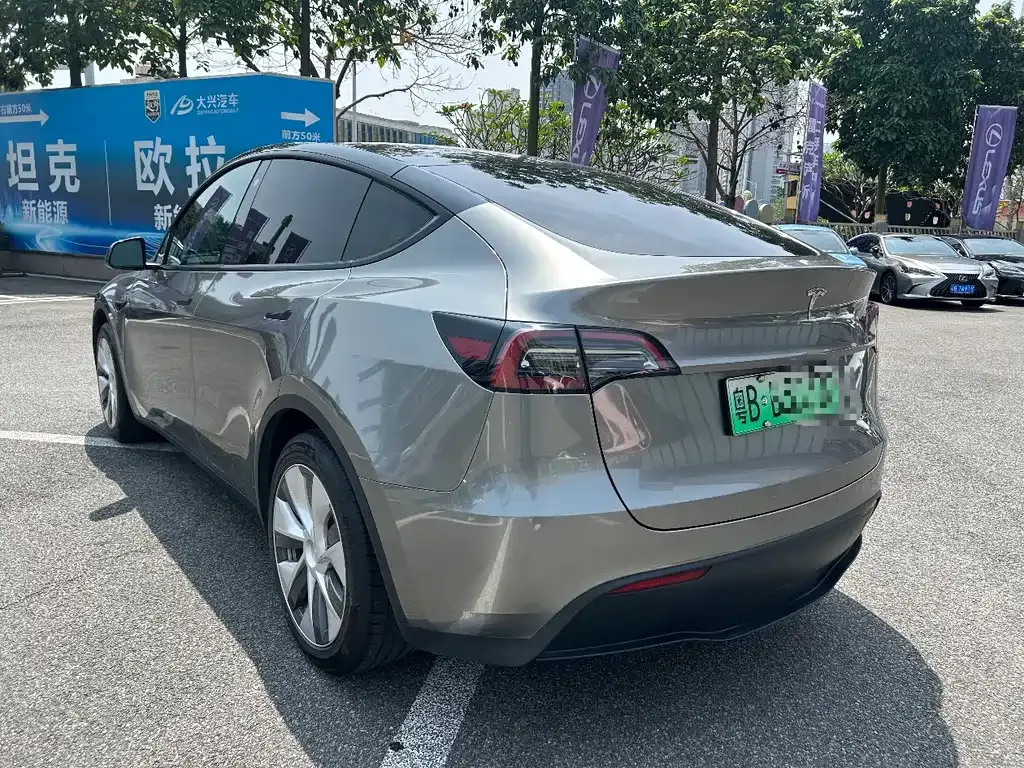 Tesla Model Y — фото 8