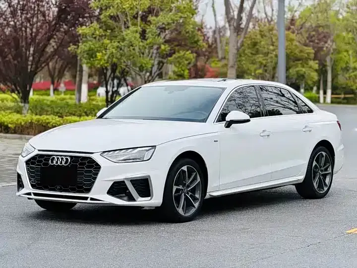 Audi A4L — фото 1